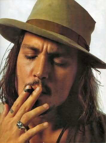 http://i171.photobucket.com/albums/u287/arisdy83/johnny%20deep/johnny_depp_13.jpg