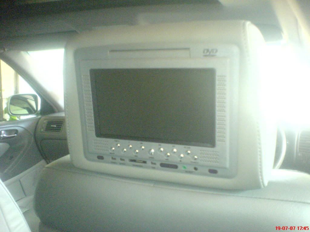 Headrests With Built In 7" Tft Lcd Car Monitor Dvd Player Aristo Club