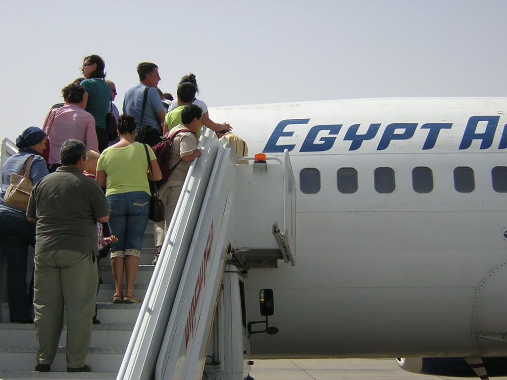 http://i171.photobucket.com/albums/u303/HURGHADATRIP/5boarding.jpg