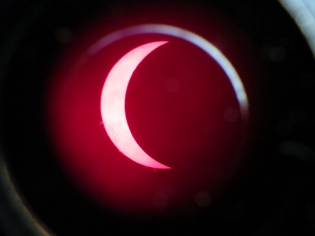 Solar%20eclipse%202015_zpsjyohsrjl.jpg