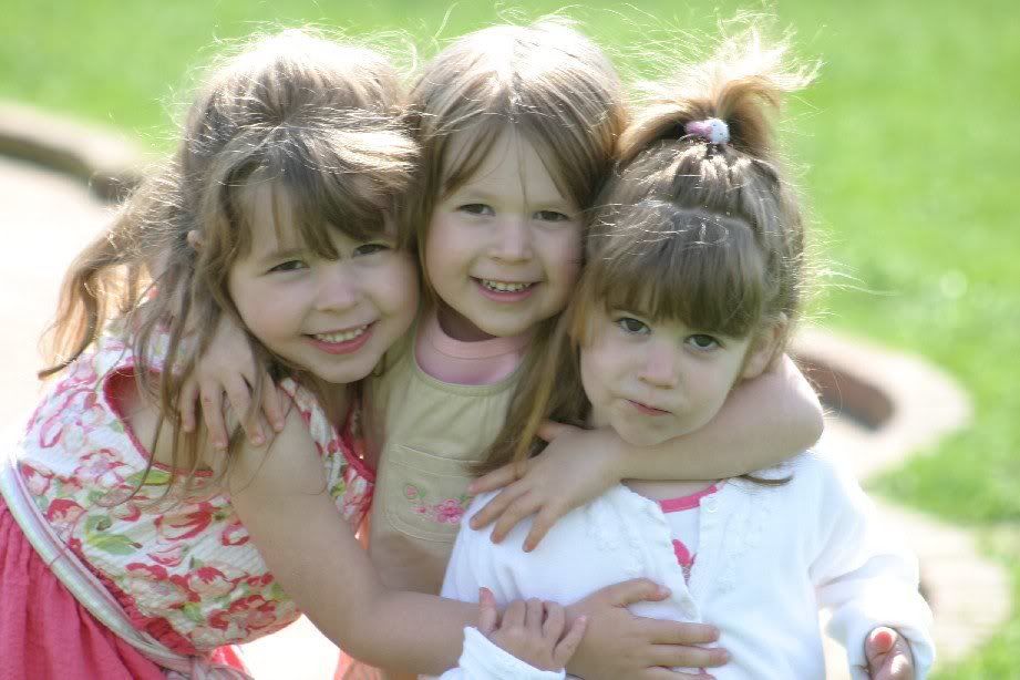 Emilie_3_Girls_001.jpg