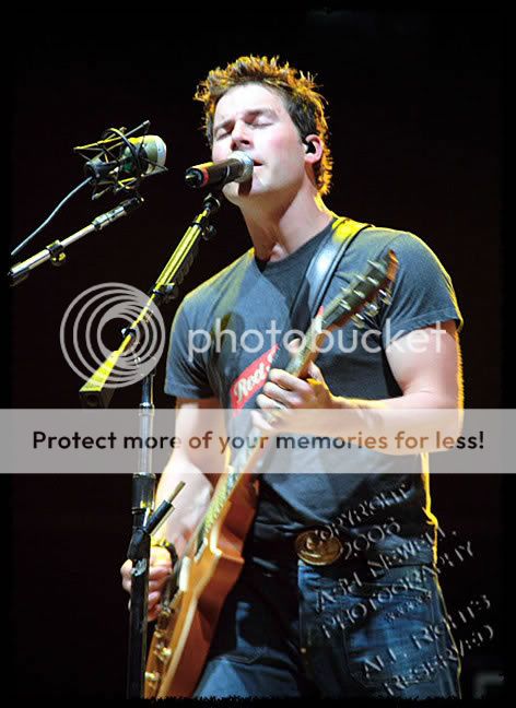 http://i171.photobucket.com/albums/u291/breezytalbott/Ryan/Nickelback20115a.jpg