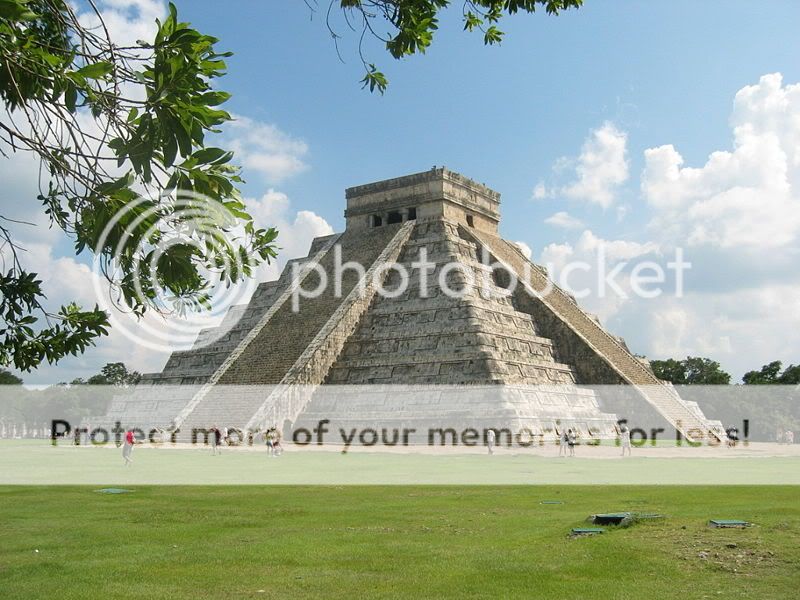 800px-Chichen-Itza_El_Castillo.jpg